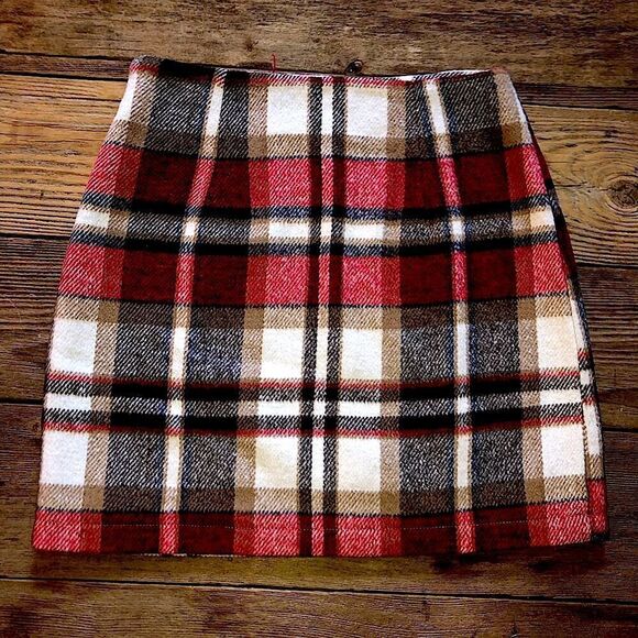 SET😍 plaid fleece skirt size Xs and Feathers top adjustable both NWOT - Picture 1 of 6